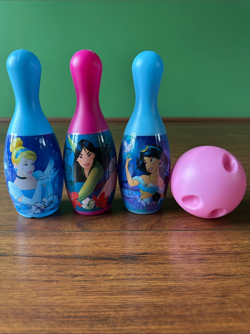 👧🏻👧🏻NWOT Disney Pink and Blue Princess Bowling Set👧🏻👦🏻